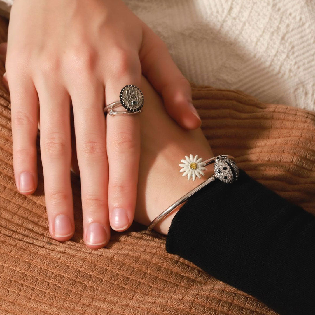 White Enameled Daisy
