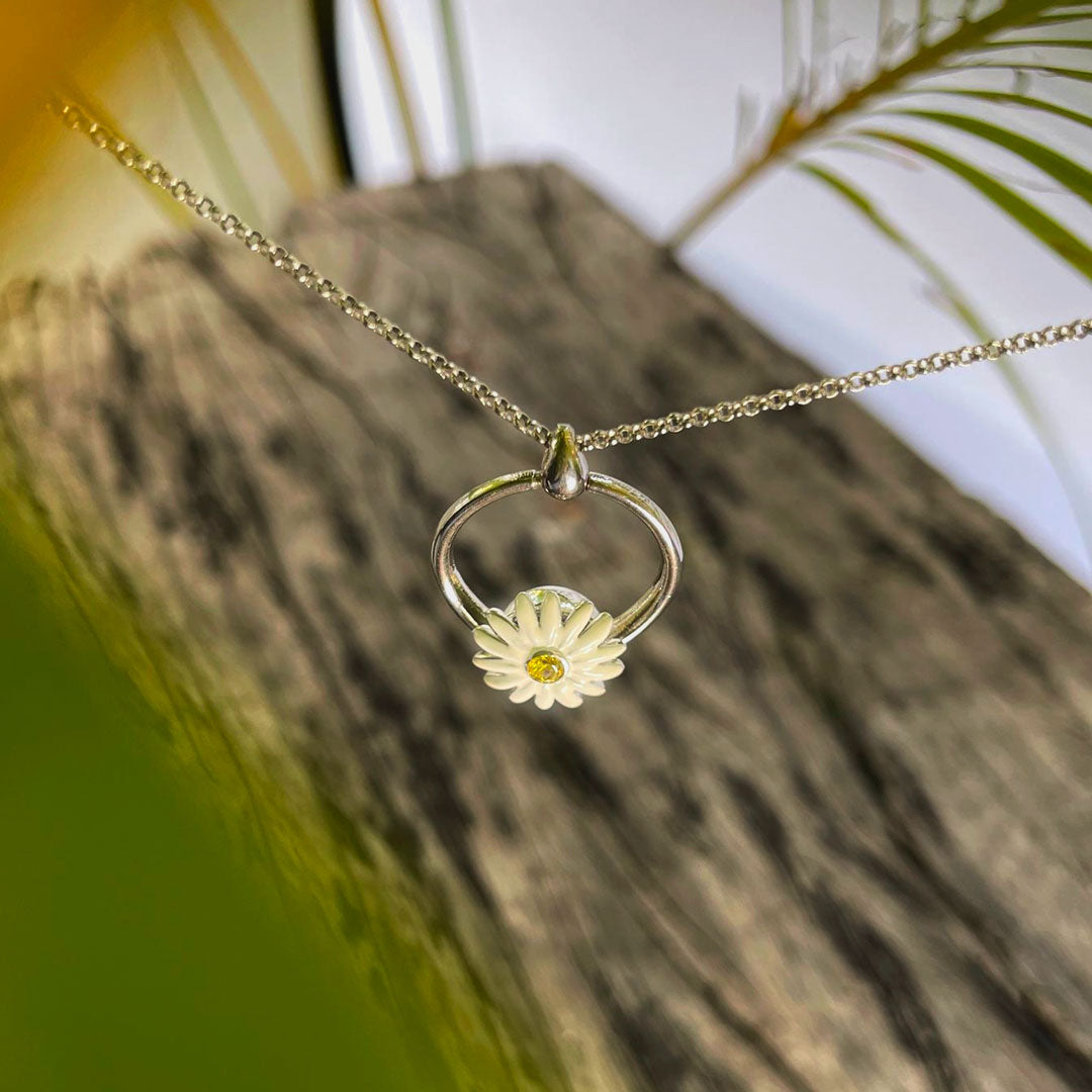 White Enameled Daisy