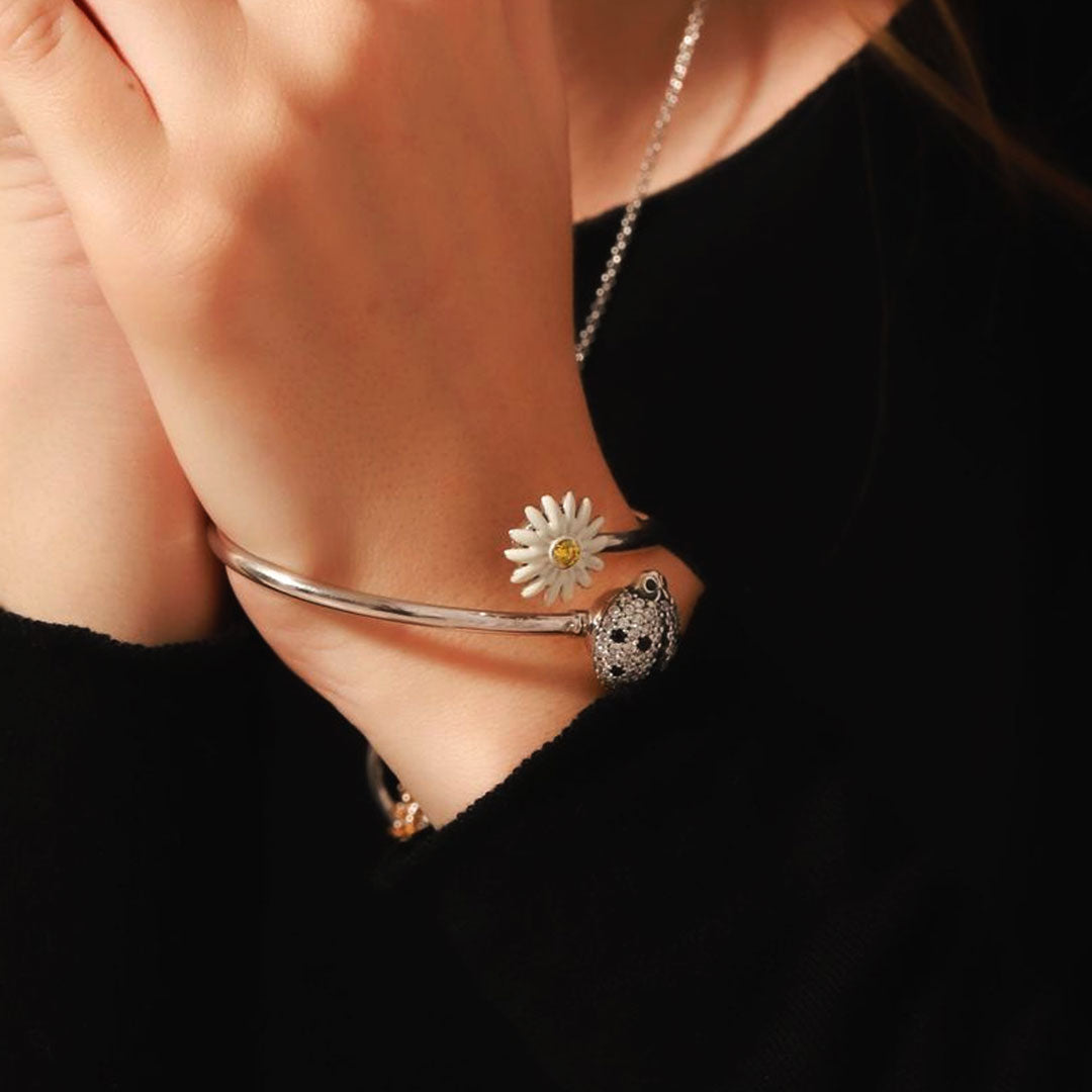 White Enameled Daisy